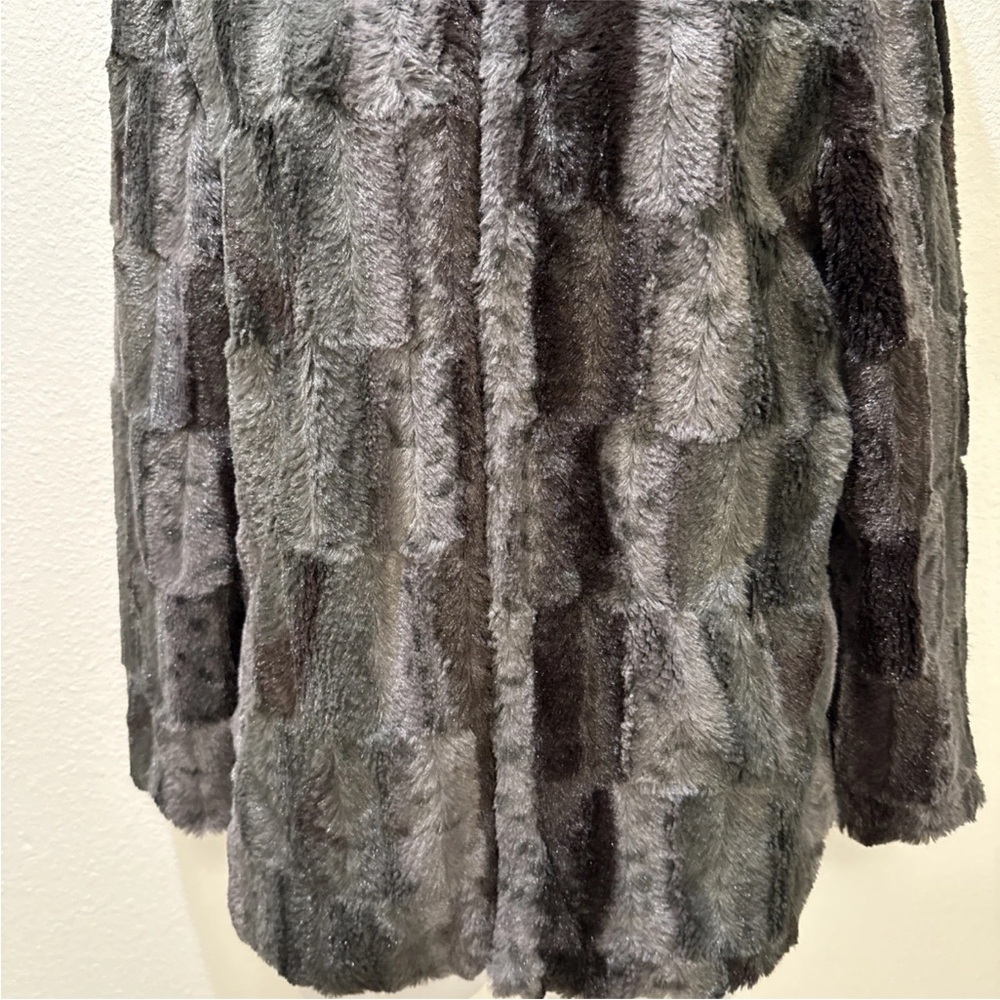 Rare Find! Betsey Johnson Women's Faux Fur Jacket Black/Gray Medium NWT - Picture 2 of 12